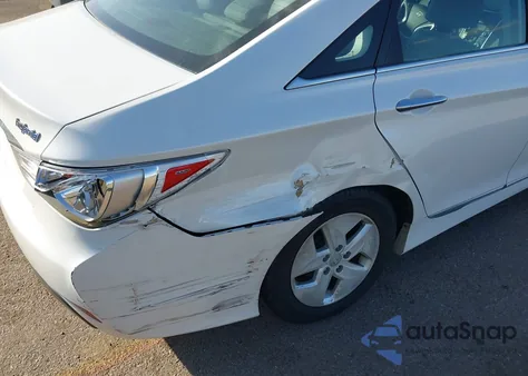 2012 Hyundai Sonata Hybrid z USA, uszkodzony, nr VIN KMHEC4A4XCA022457